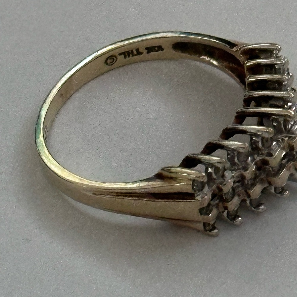 Womens Size 7 10k Yellow Gold 1/4 Carat TW Diamond Ring - Picture 10 of 12